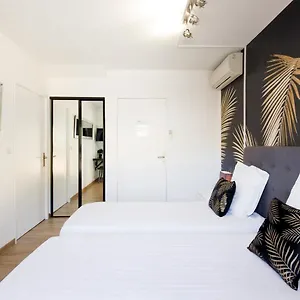 Au Calme, Avec Terrasse Et Parking à Village Appartement